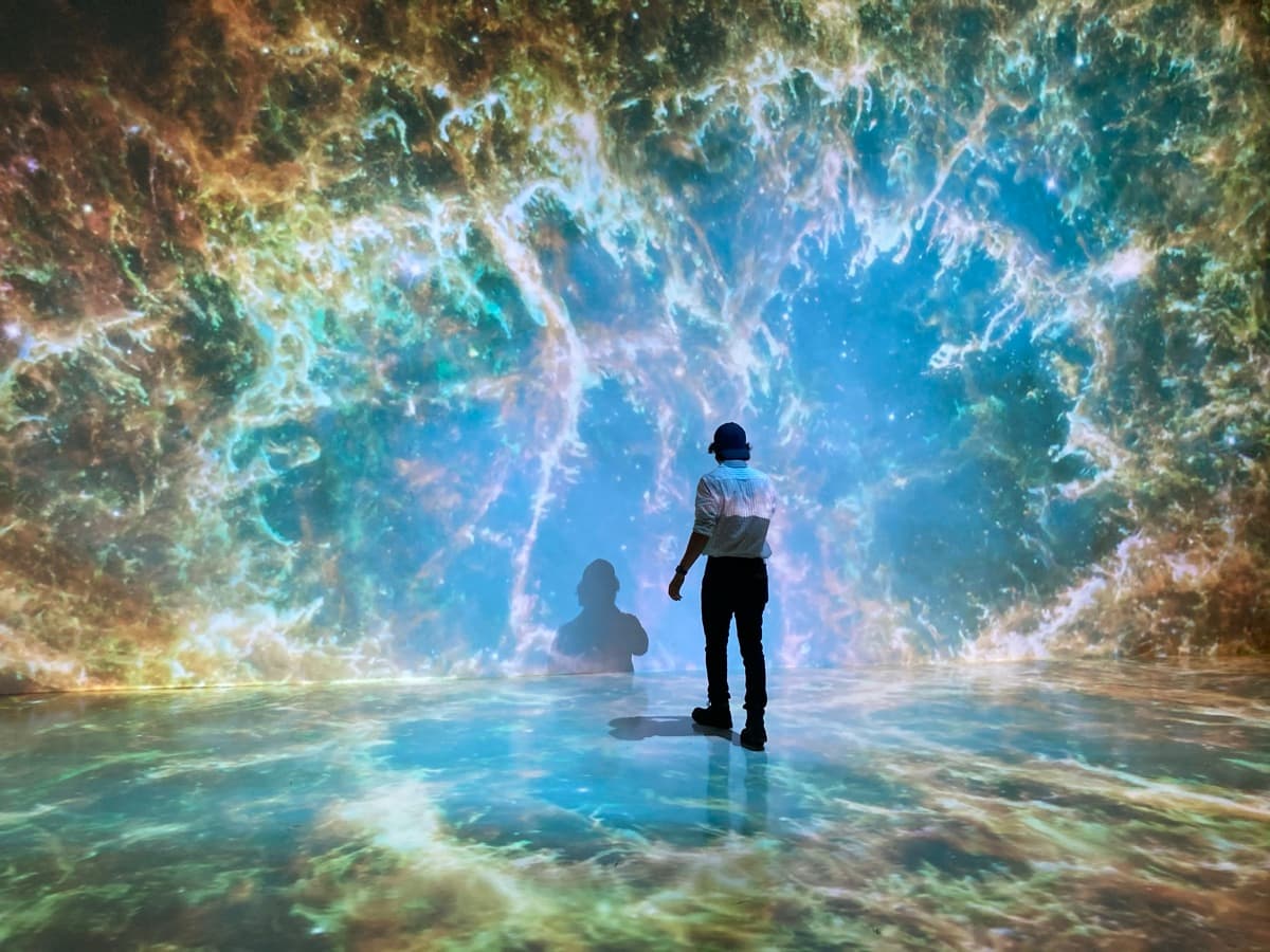 JP Kuroda in an immersive art experience